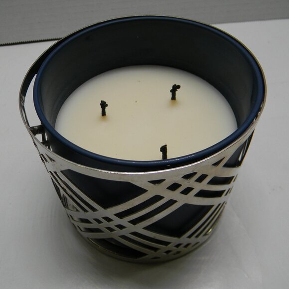 White Barn Sweater Weather 3 Wick Candle and Sleeve Bath & Body Works Fall - Picture 4 of 4